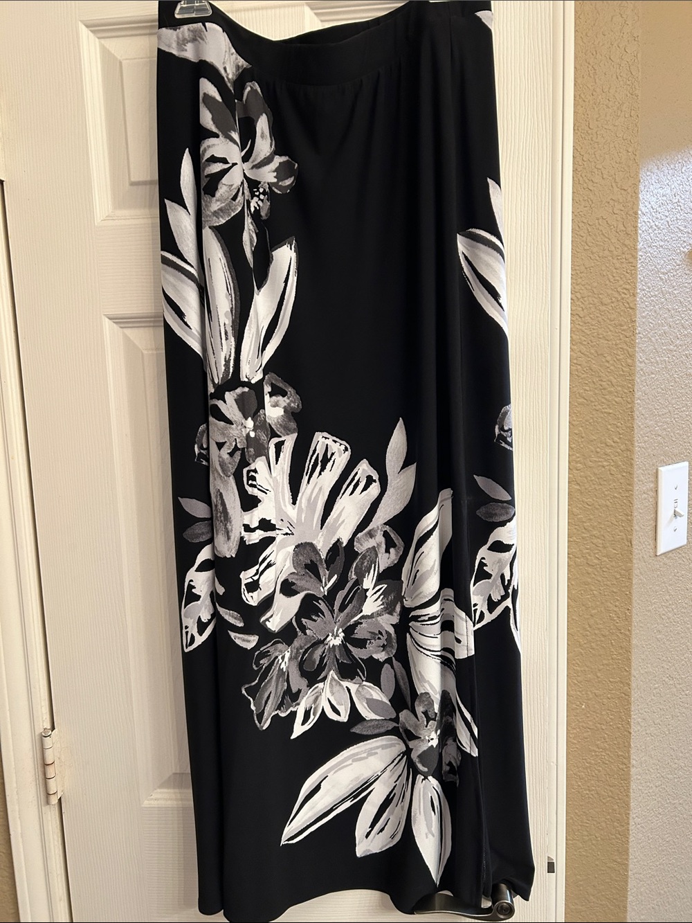 Maxi Skirt with White Floral Print - size 1 (Chico’s size 1, fits close to 12)